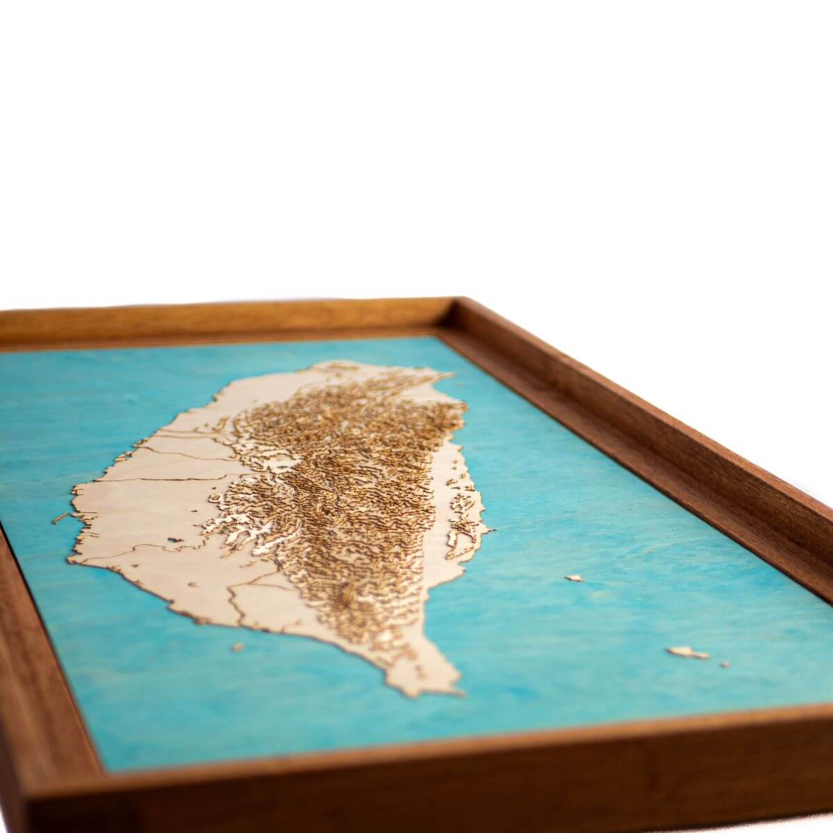 Détails du relief de la carte de Taïwan en bois