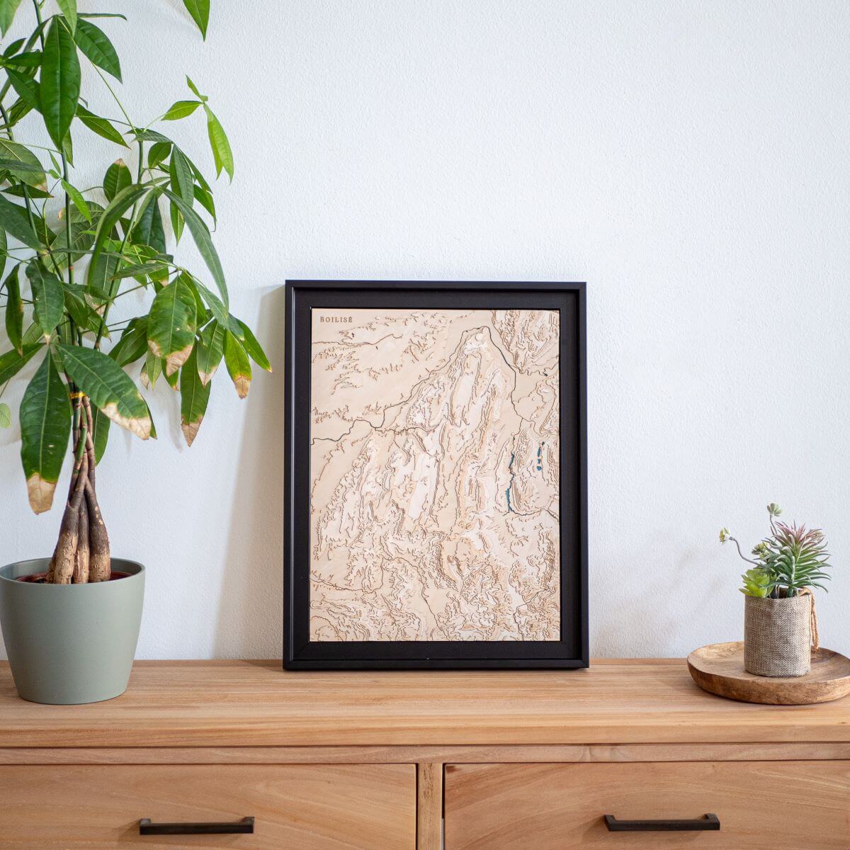 Déco naturelle avec la carte du massif du Vercors fabriquée en France de manière artisanale