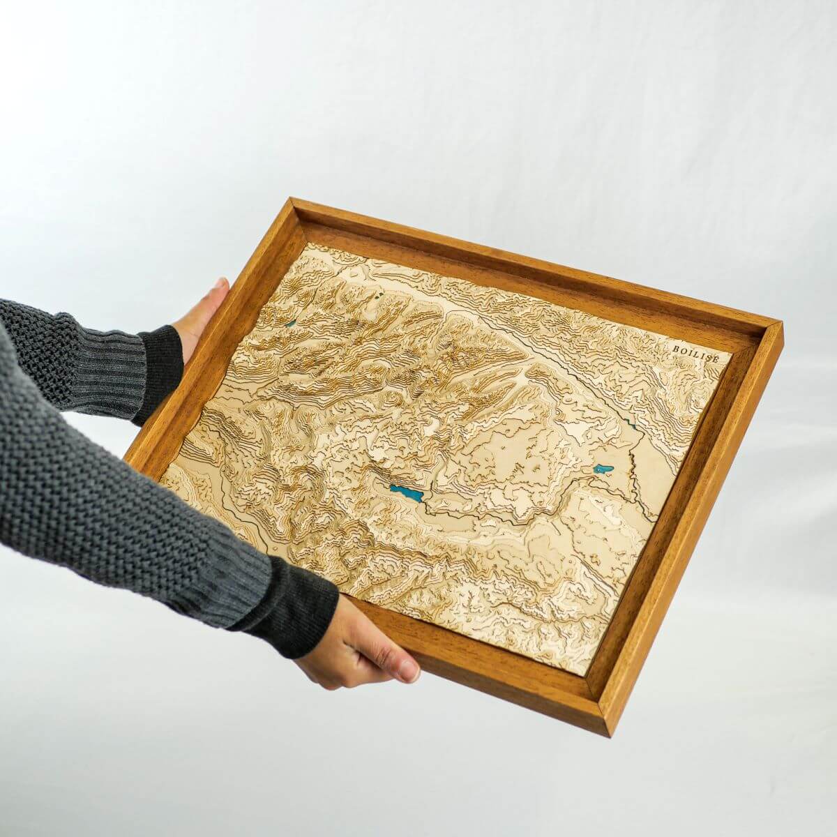 Notre carte topographique en bois et en relief des Alpes Juliennes, pour une représentation unique des montagnes slovènes