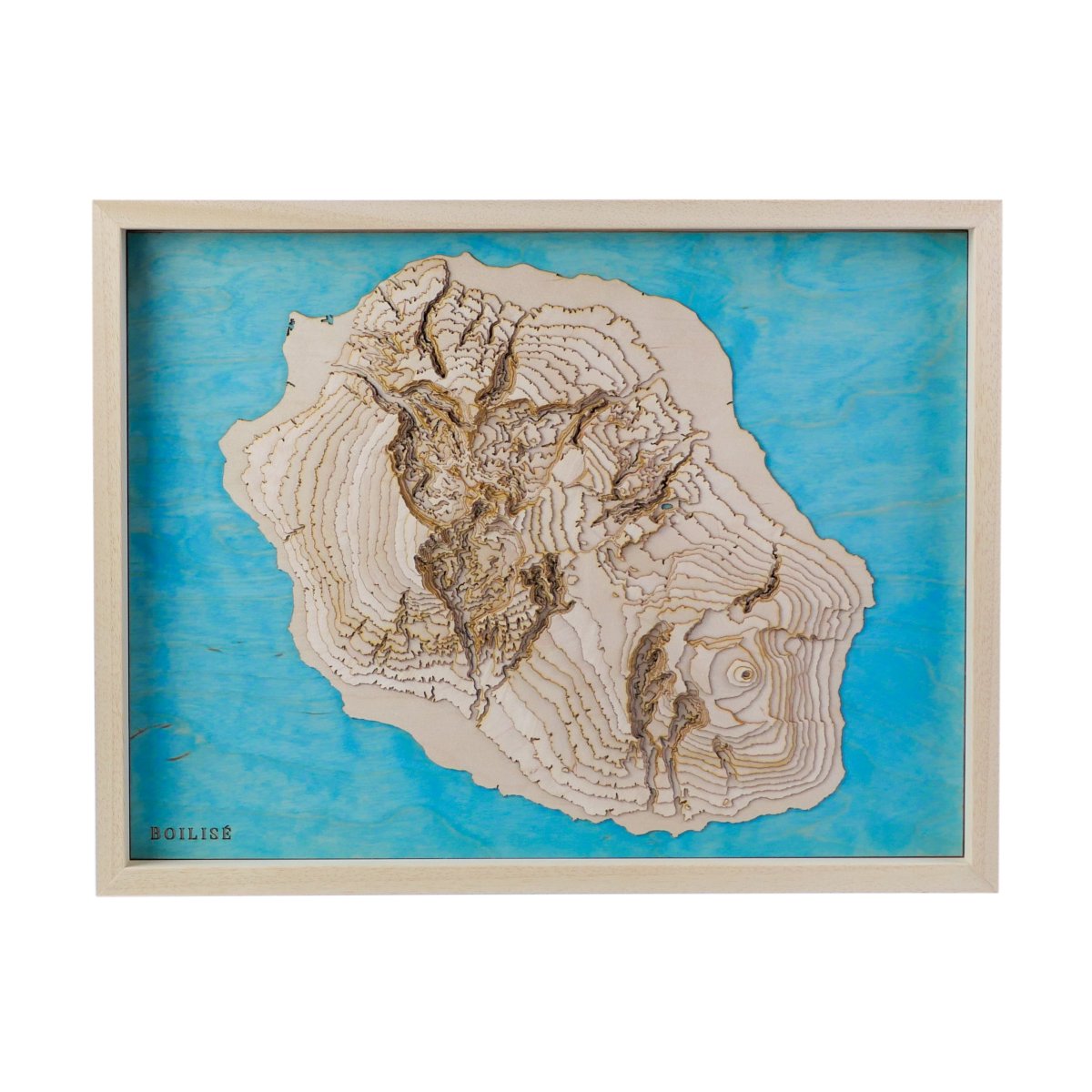 Carte topographique en bois de l'île de la Réunion, eau turquoise et cadre brut